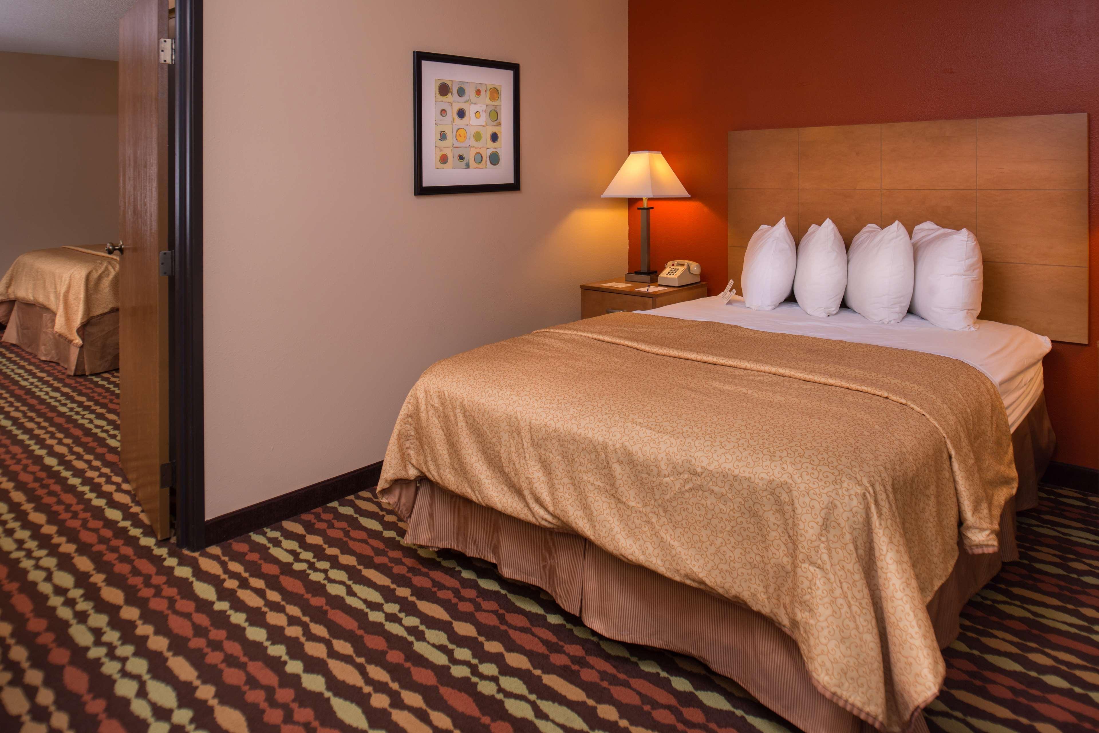Best Western Ambassador Inn & Suites Wisconsin Dells Exterior foto